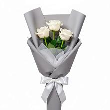 Букет 3 белые розы в Казинке Ставропольский край