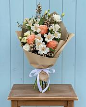 Букет цветов из:  Альстромерии, Лизиантусы, Розы и Хризантемы в Казинке Ставропольский край