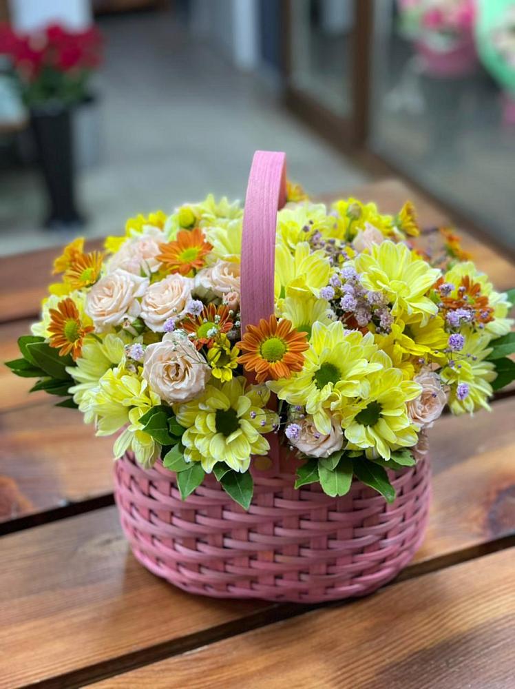 Цветочная композиция из Хризантемы и Розы в корзине в Казинке Ставропольский край