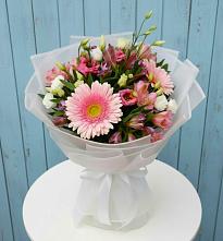Букет цветов из:  Герберы, Альстромерии и Лизиантусы в Казинке Ставропольский край