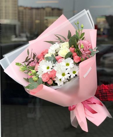Букет цветов из: Розы, Лизиантусы и Хризантемы в Казинке Ставропольский край